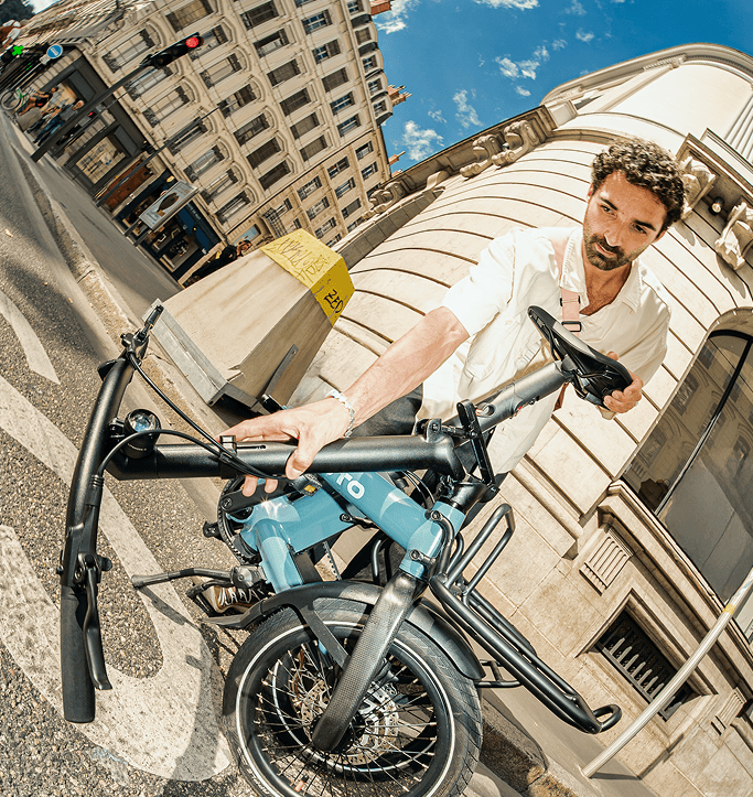 Pliage rapide du vélo électrique PRO16 avec système Loop™