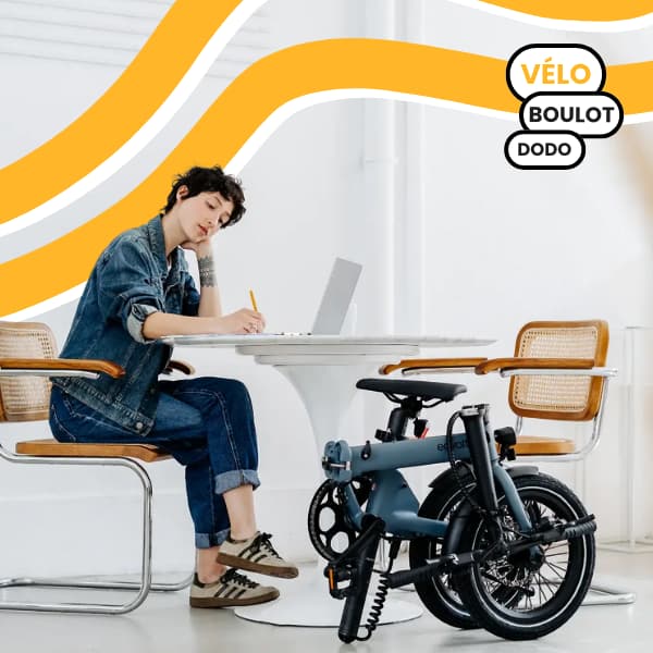 Vélo de fonction jaune prêt à rouler pour les trajets domicile-travail