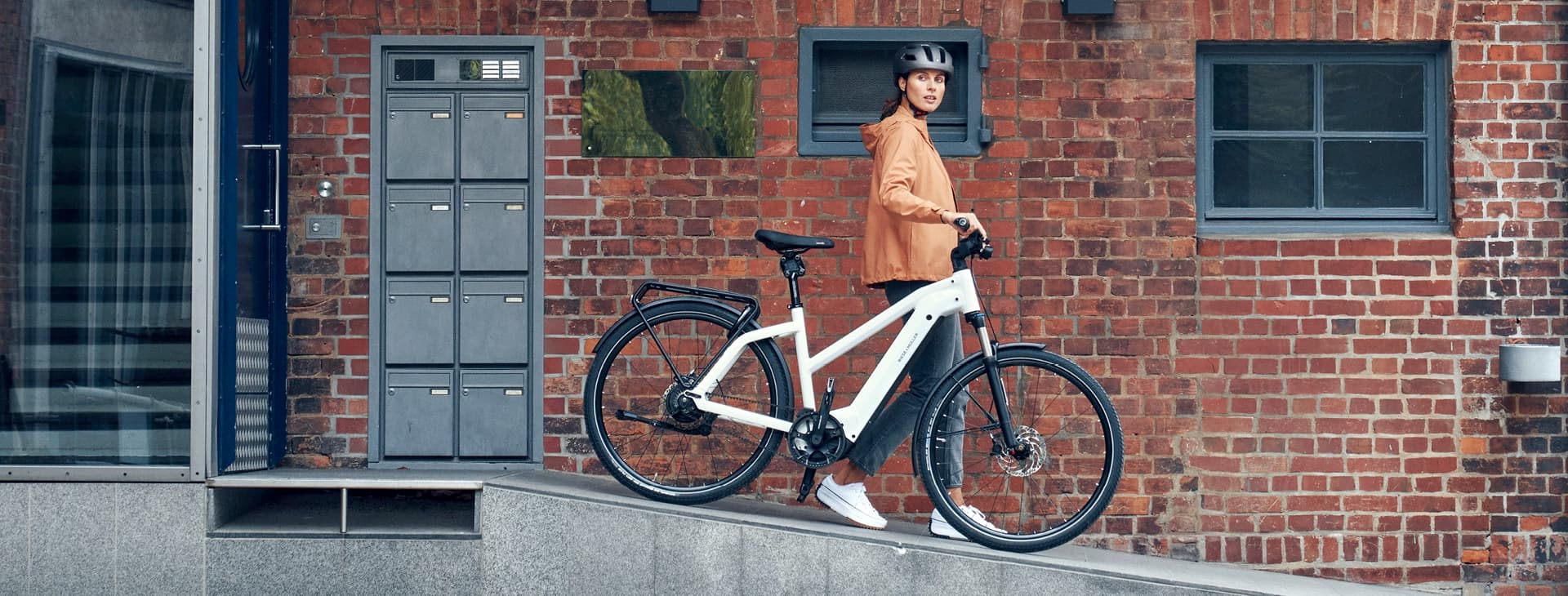 Fille en vélo